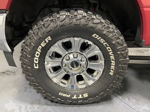 Used 2017 Ford F250 XLT w/ XLT Premium Package image 5