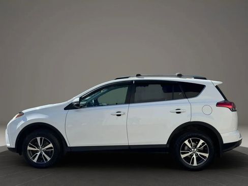 Used 2018 Toyota RAV4 XLE image 2