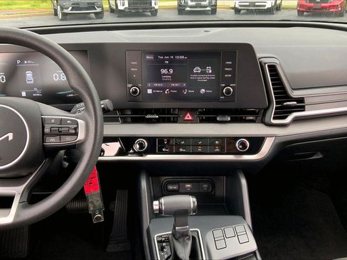 Used 2024 Kia Sportage LX FWD image 6