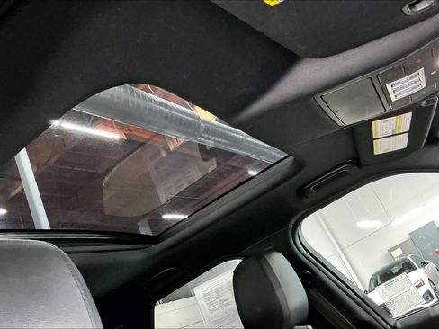 Used 2019 Land Rover Discovery HSE image 24