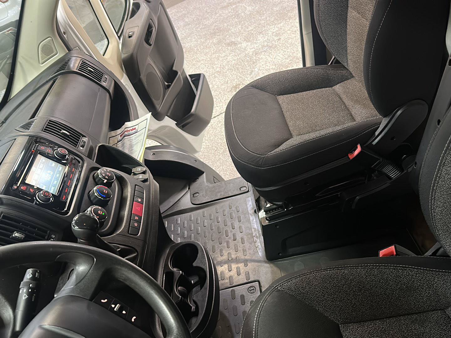 Used 2017 RAM ProMaster 2500 w/ Premium Appearance Group FWD image 22