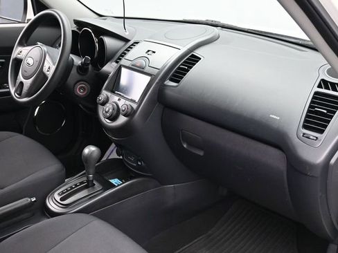 Used 2010 Kia Soul + image 28