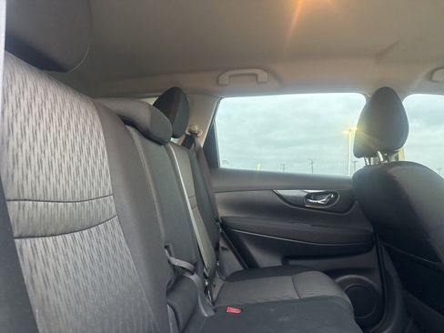 Used 2018 Nissan Rogue S image 31