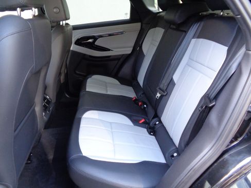 Used 2022 Land Rover Range Rover Evoque R-Dynamic SE image 17