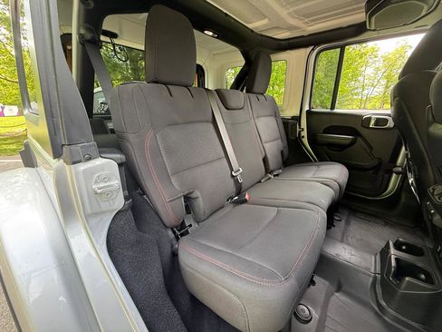 Used 2022 Jeep Wrangler Unlimited Rubicon w/ Dual Top Group AWD/4WD image 45