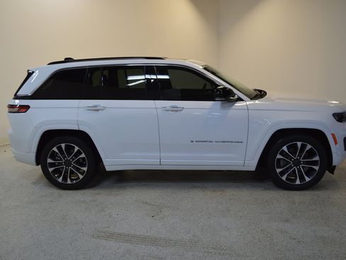 Used 2023 Jeep Grand Cherokee Overland w/ Advanced Protech Group III image 2