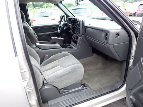 Used 2006 Chevrolet Silverado 2500 LT w/ Onstar Plus Package AWD/4WD image 10