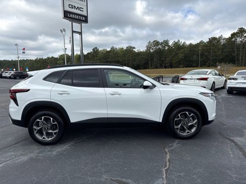 New 2025 Chevrolet Trax LT w/ Driver Confidence Package image 2