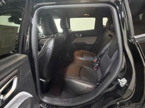 Certified 2025 Jeep Compass Latitude AWD/4WD image 25