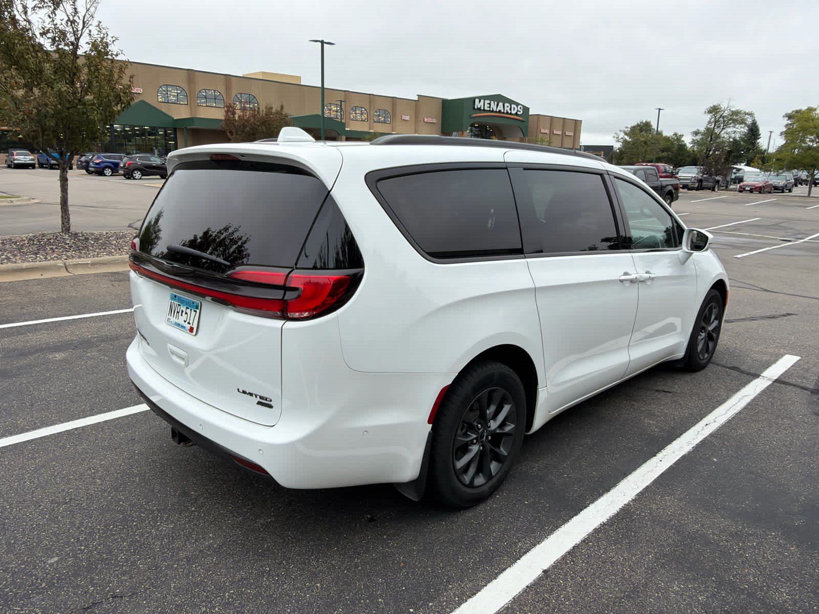 Used 2021 Chrysler Pacifica Limited w/ Uconnect Theater Family Group AWD/4WD image 6
