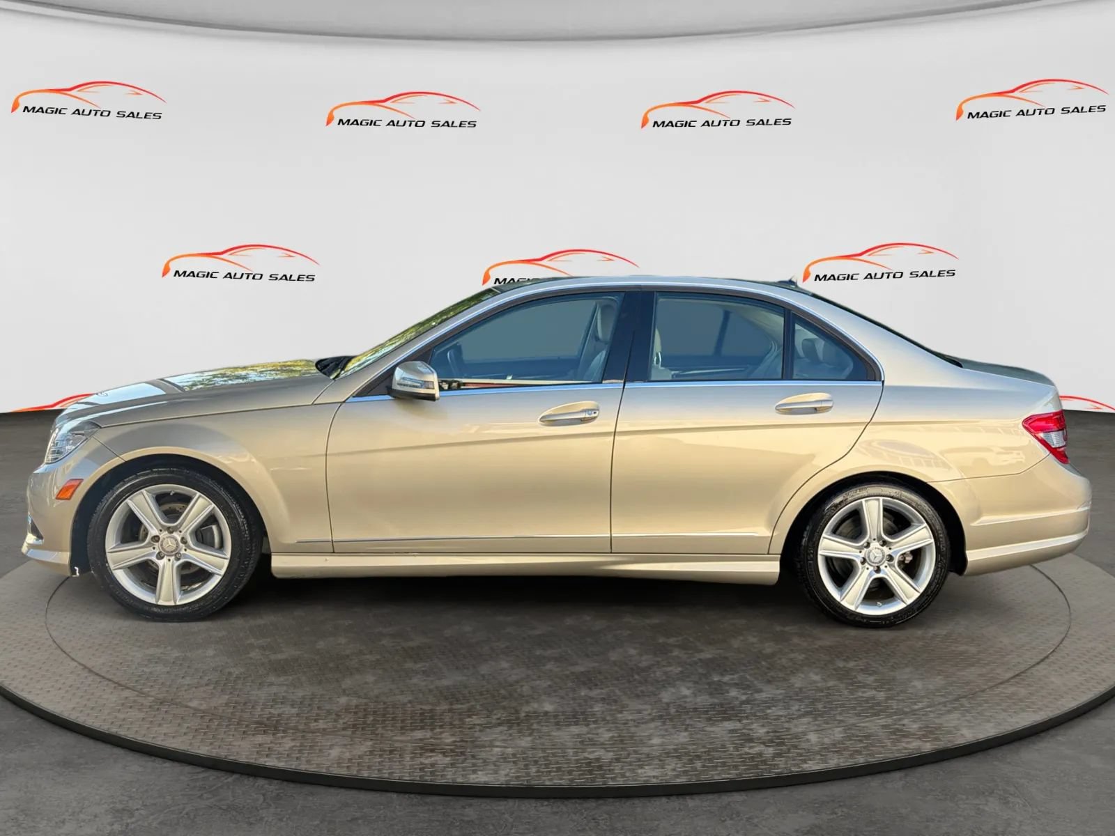Used 2010 Mercedes-Benz C 300 Sedan image 7