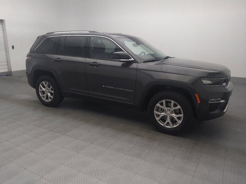 Used 2022 Jeep Grand Cherokee Limited w/ Trailer Tow Prep Group (B) RWD image 11
