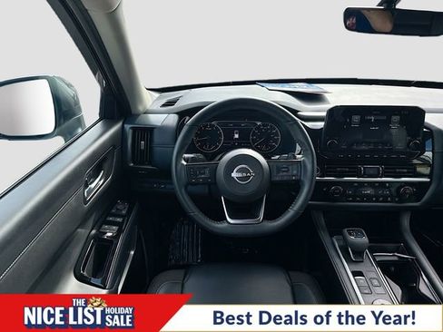 Used 2024 Nissan Pathfinder SL w/ Black Appearance Package image 22