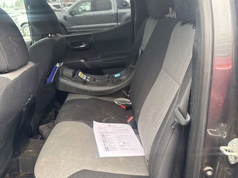 Used 2020 Toyota Tacoma TRD Off-Road w/ Technology Package image 10