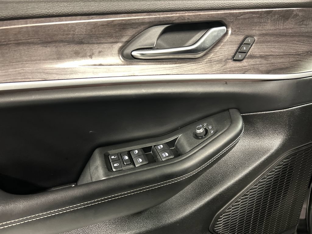 Used 2024 Jeep Grand Cherokee Limited w/ Luxury Tech Group II AWD/4WD image 14