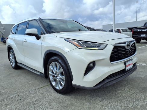 Used 2021 Toyota Highlander Limited image 2