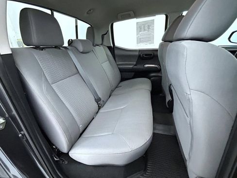 Used 2019 Toyota Tacoma SR5 w/ Four Season Floor Mat Package AWD/4WD image 18