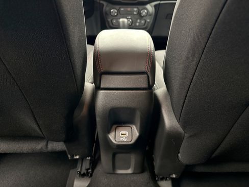Used 2023 Jeep Renegade Trailhawk AWD/4WD image 19