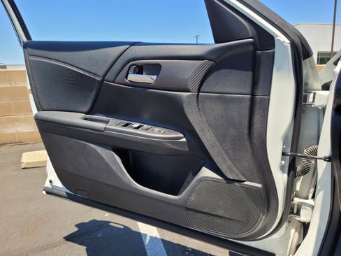 Used 2017 Honda Accord Sport image 25