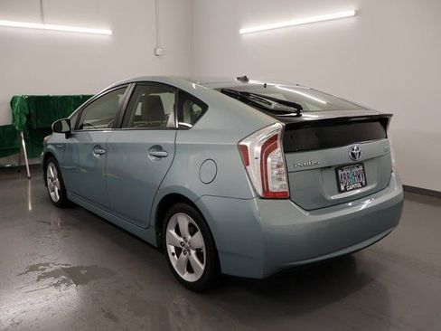 Used 2015 Toyota Prius Five image 4