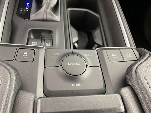 Used 2025 Toyota Grand Highlander AWD Hybrid image 24