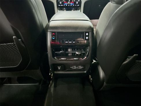 Used 2022 Jeep Grand Cherokee L Laredo RWD image 16
