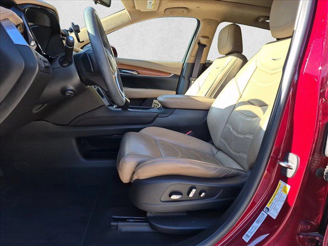 Used 2017 Cadillac XT5 Platinum w/ Driver Assist Package AWD/4WD image 16