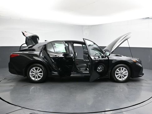 Used 2025 Toyota Camry LE image 38