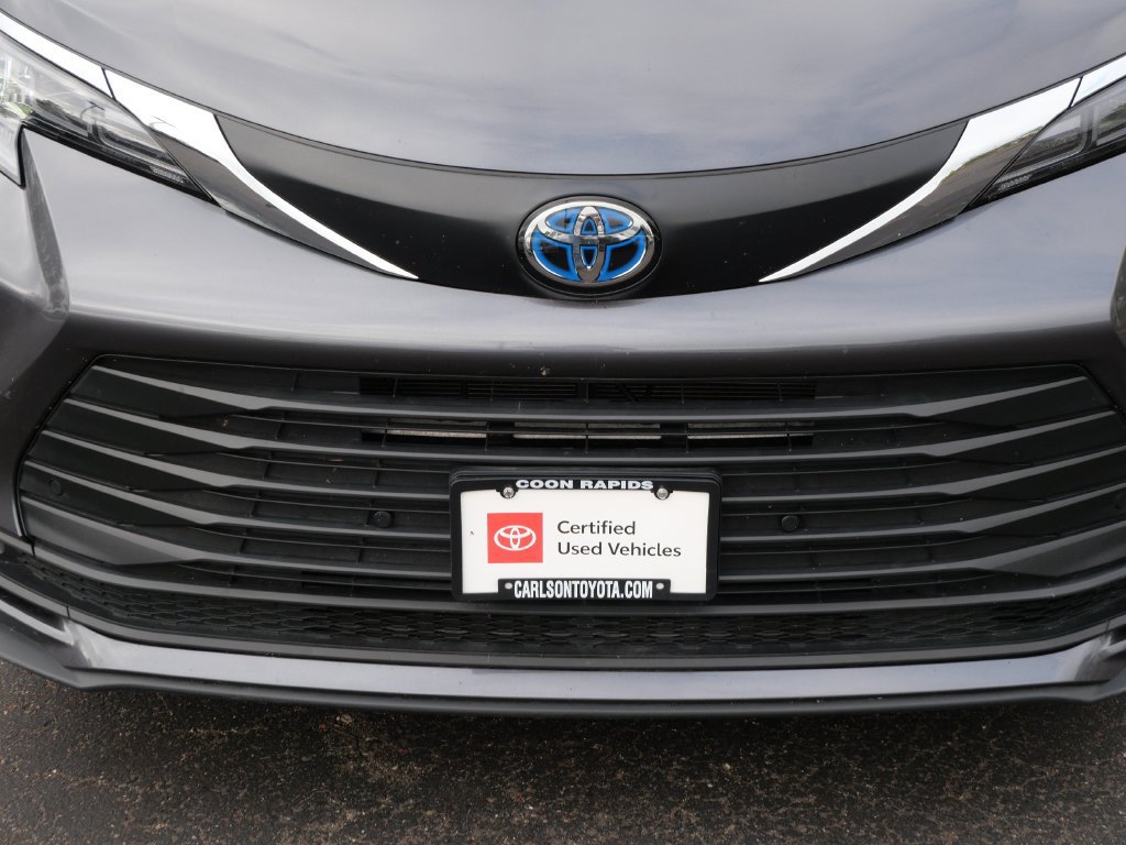 Certified 2025 Toyota Sienna XLE FWD image 9