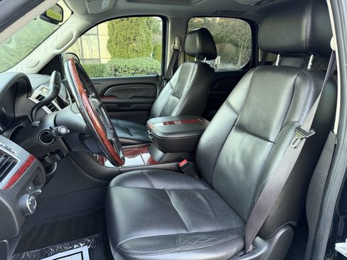 Used 2007 Cadillac Escalade AWD w/ Information Package image 11