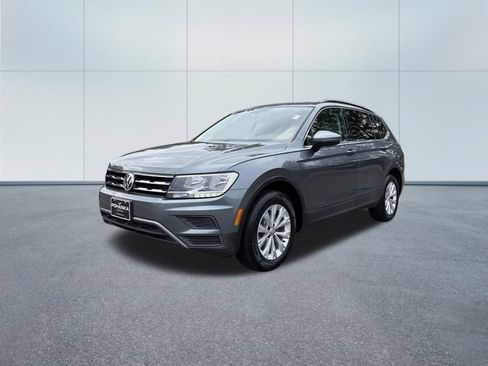 Used 2019 Volkswagen Tiguan SE w/ Panoramic Sunroof Package FWD image 2