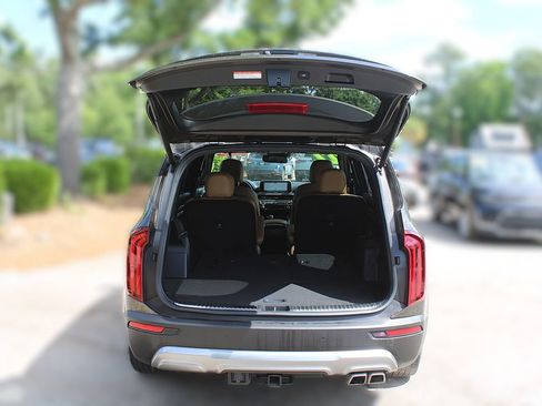Used 2022 Kia Telluride SX w/ Towing Package FWD image 9