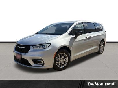 Used 2024 Chrysler Pacifica Touring-L