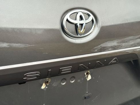 Used 2020 Toyota Sienna XLE Premium image 32