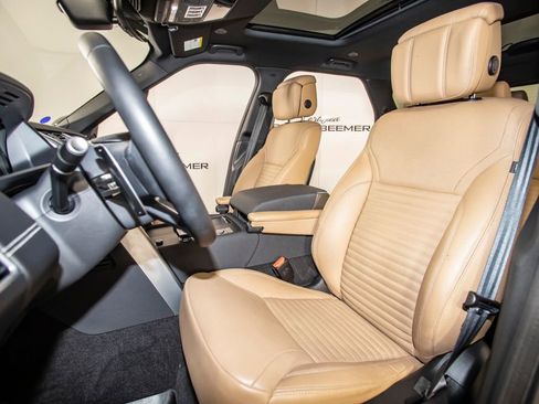 Used 2025 Land Rover Discovery Dynamic SE image 16