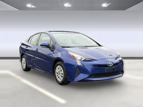 Used 2016 Toyota Prius Two FWD image 5