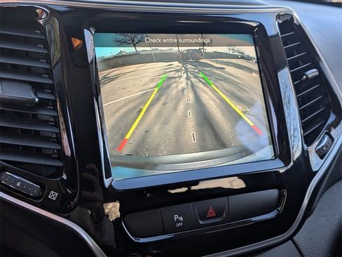 Used 2020 Jeep Cherokee Limited w/ Luxury Group image 29