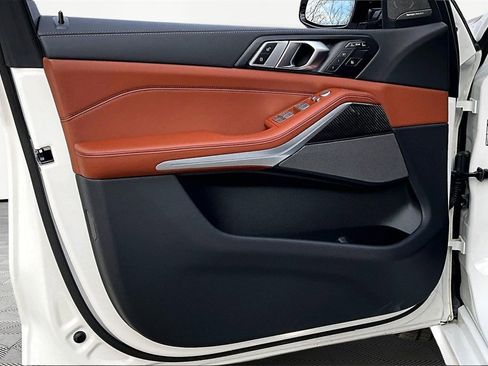 Used 2025 BMW X7 M60i w/ Climate Comfort Package image 23