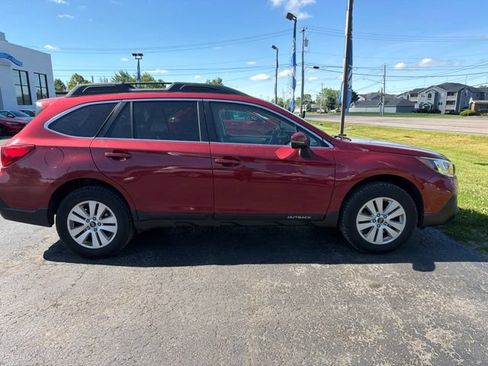 Used 2018 Subaru Outback 2.5i Premium AWD/4WD image 1