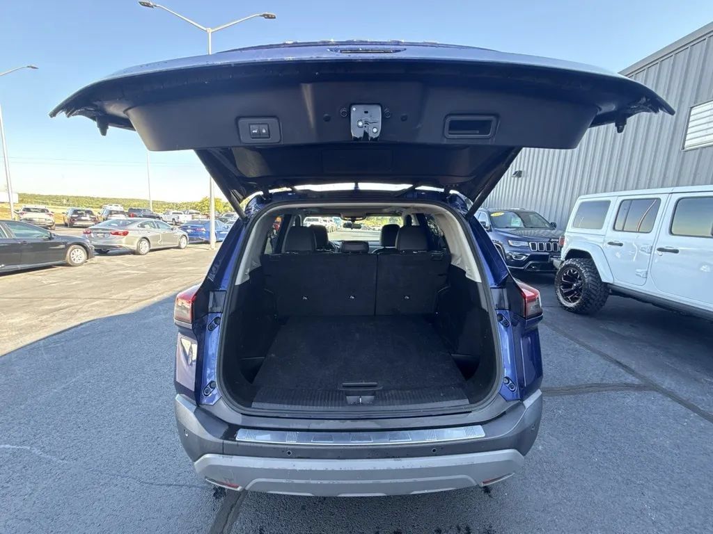 Used 2023 Nissan Rogue SV w/ SV Premium B Package FWD image 10