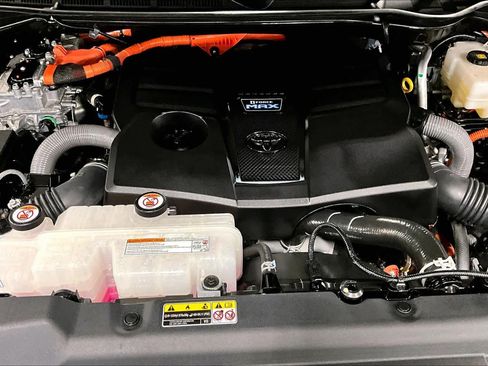 Used 2025 Toyota Tundra Limited image 33