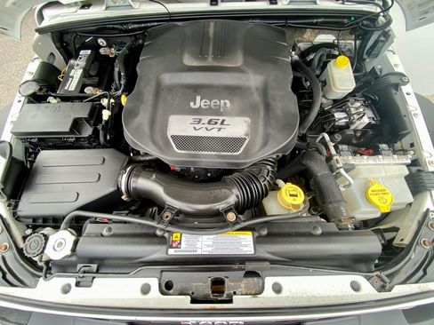 Used 2012 Jeep Wrangler Sport AWD/4WD image 15
