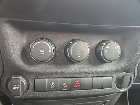 Used 2015 Jeep Wrangler Sport AWD/4WD image 22