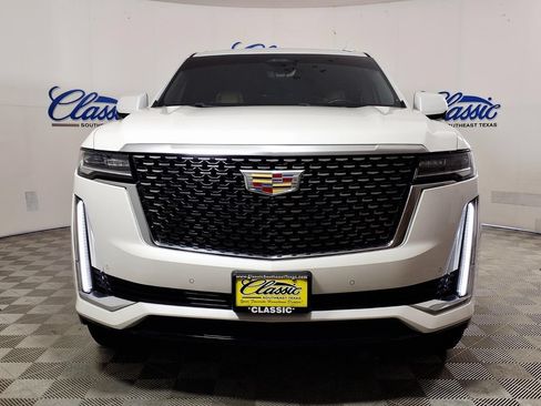 Used 2021 Cadillac Escalade Premium Luxury RWD image 3