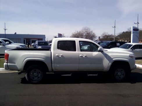 Used 2023 Toyota Tacoma SR image 8