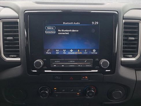 Used 2024 Nissan Frontier SV w/ Technology Package image 12