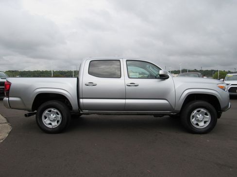 Used 2022 Toyota Tacoma SR image 5