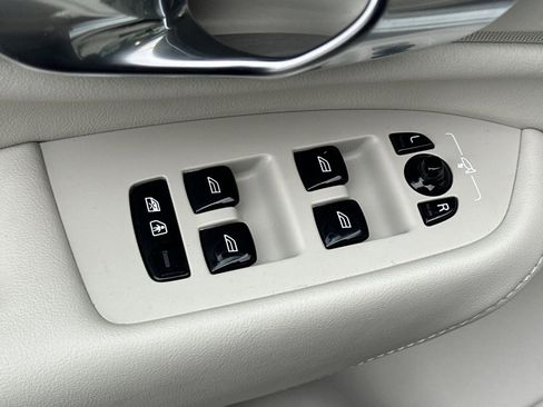 Used 2023 Volvo XC90 B6 Plus image 16