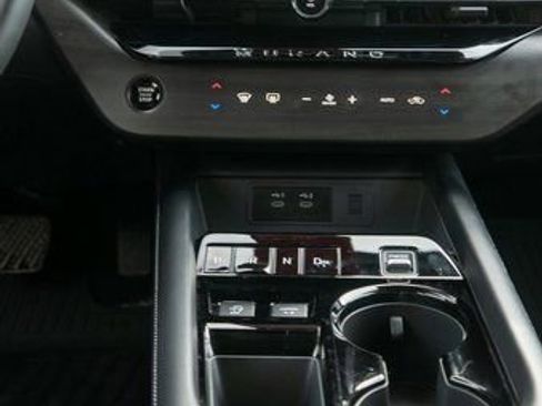 Certified 2025 Nissan Murano SL w/ Cargo Package AWD/4WD image 18