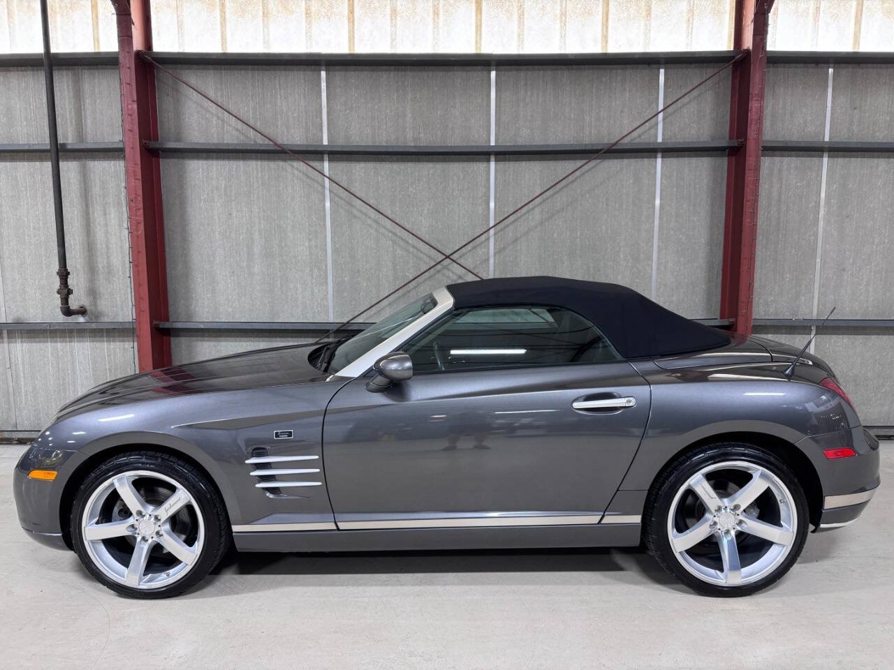 Used 2005 Chrysler Crossfire Limited RWD image 16